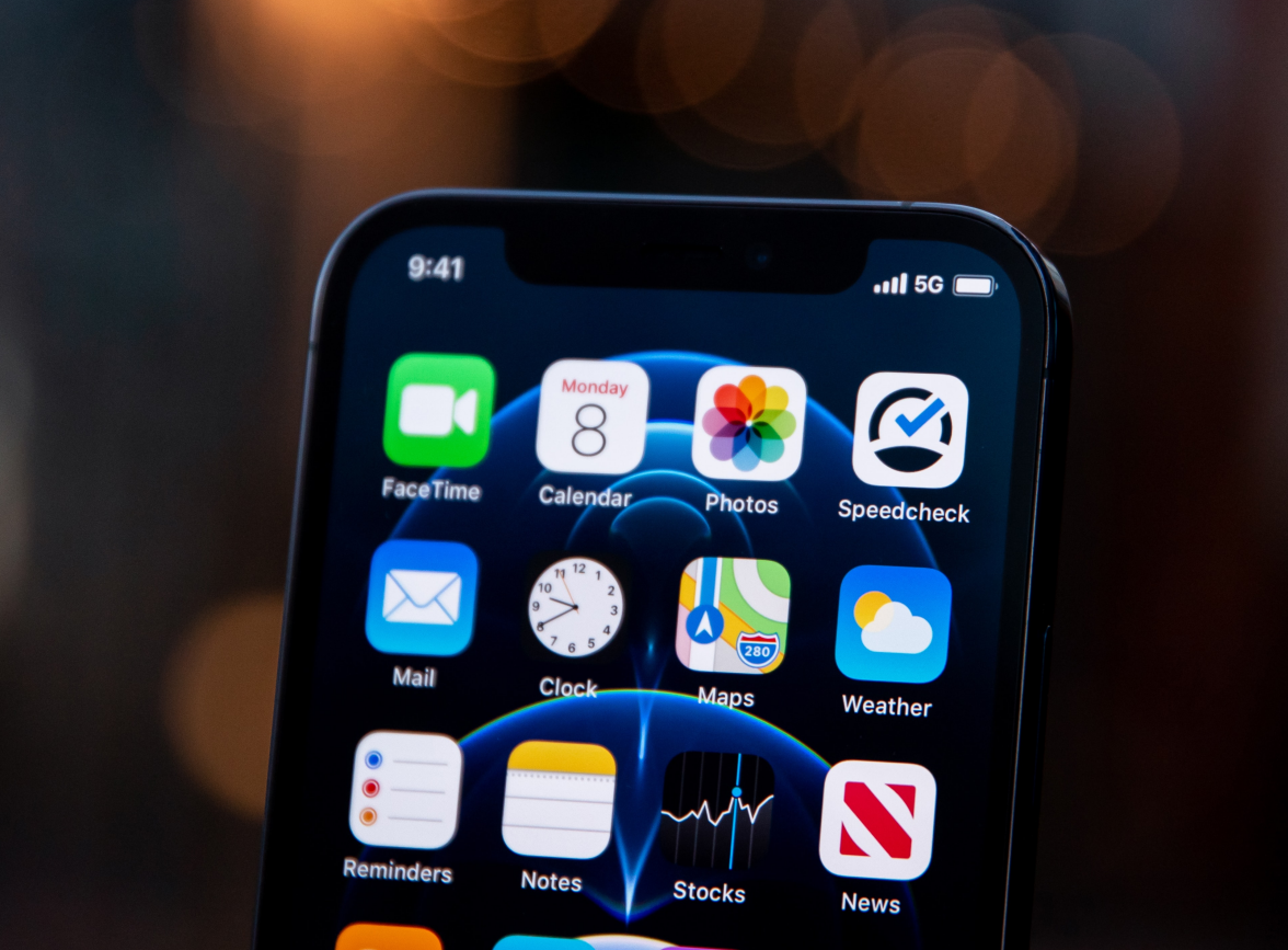 黔江苹果手机维修分享为什么 iPhone 12 在冬季会自动关机 
